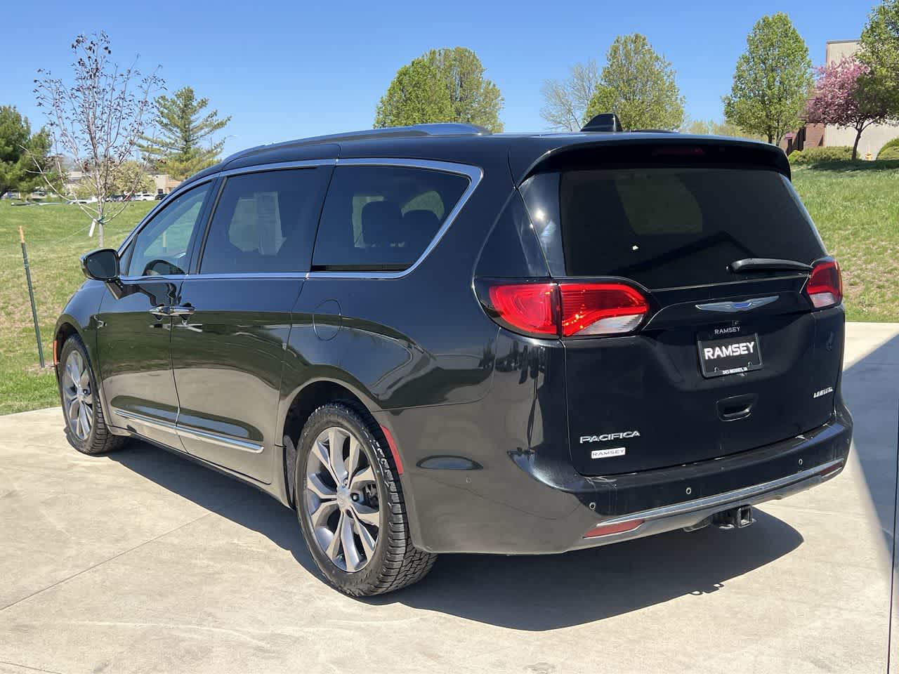 2019 Chrysler Pacifica Limited 12