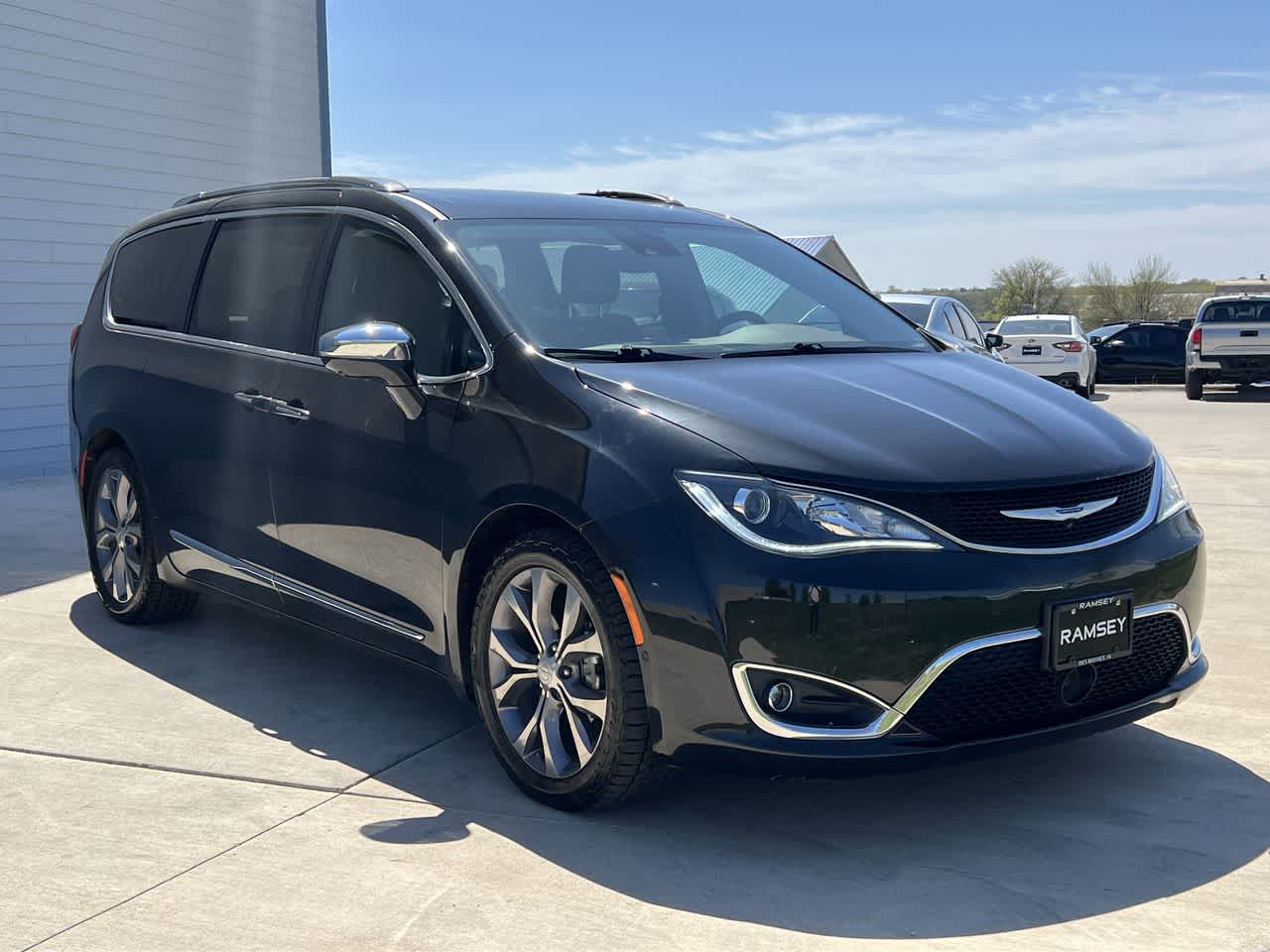 2019 Chrysler Pacifica Limited 16