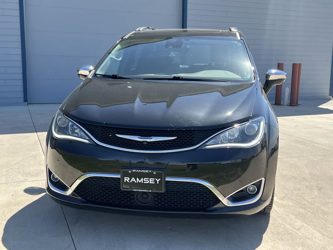 2019 Chrysler Pacifica Limited 17