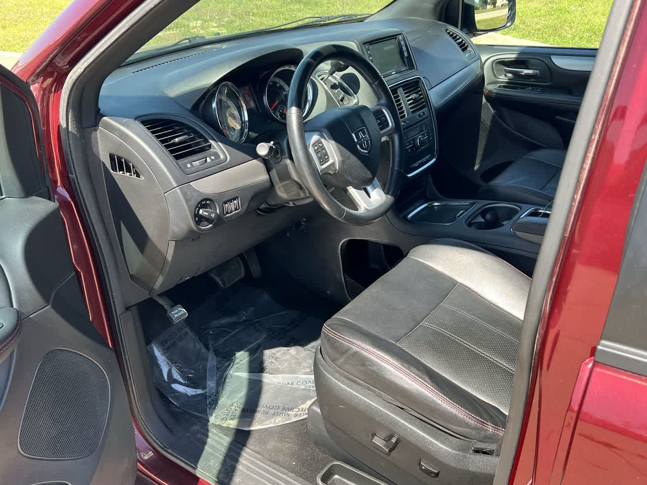 2019 Dodge Grand Caravan GT 2