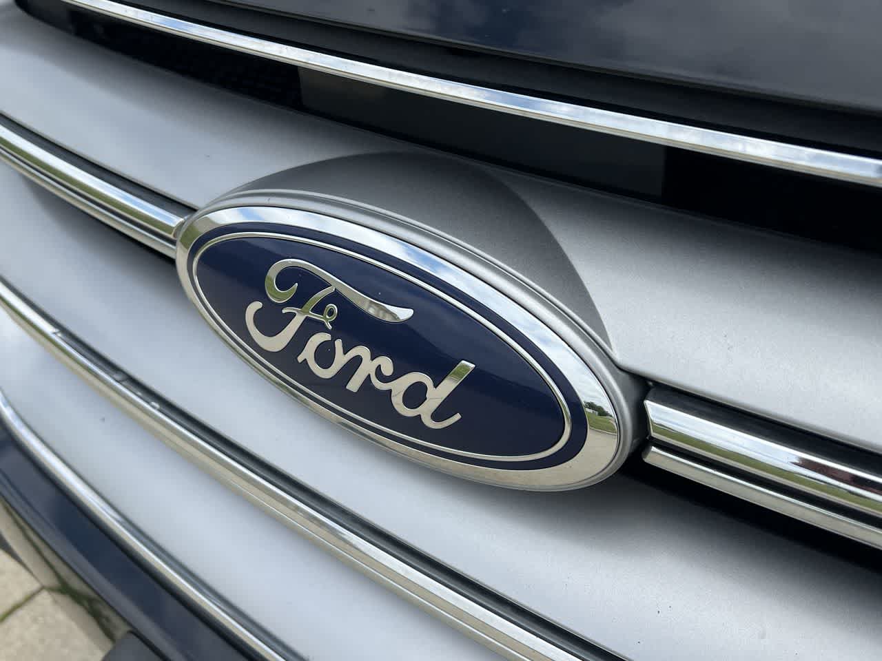 2018 Ford Edge SE 10