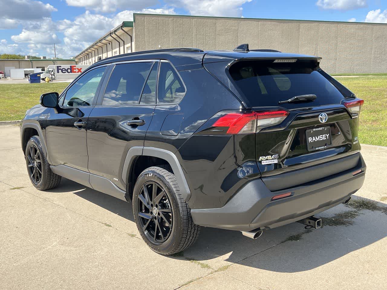 2020 Toyota RAV4 Hybrid XLE 4