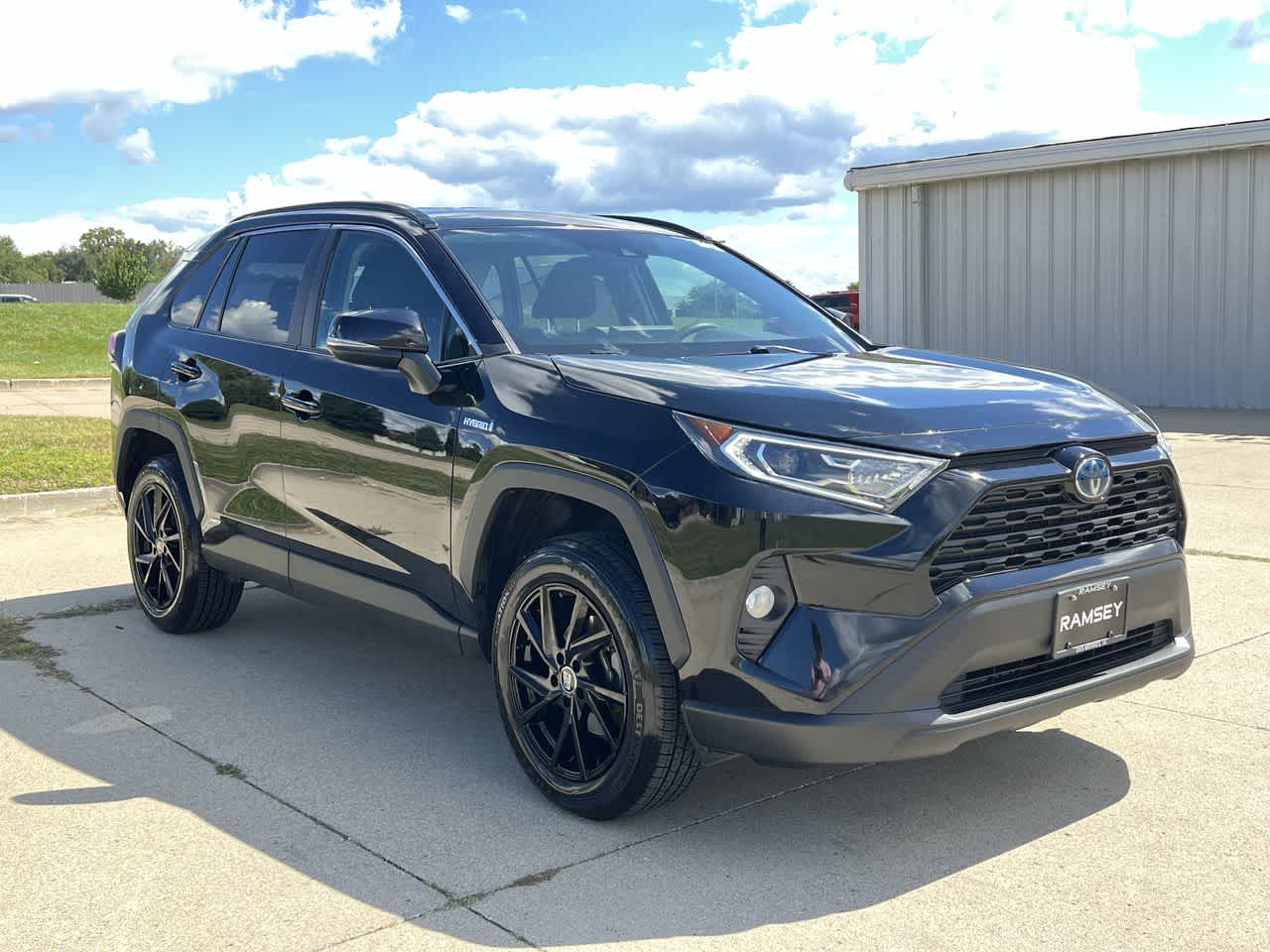 2020 Toyota RAV4 Hybrid XLE 8