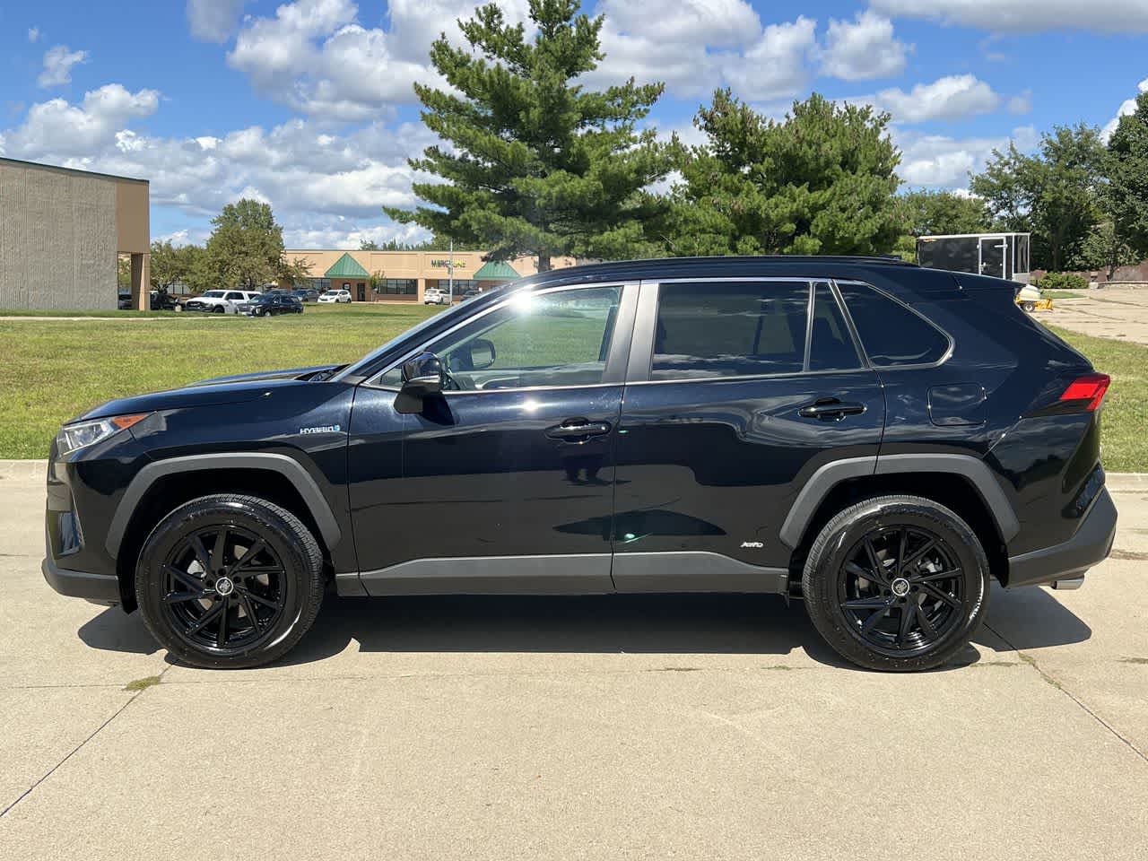 2020 Toyota RAV4 Hybrid XLE 3