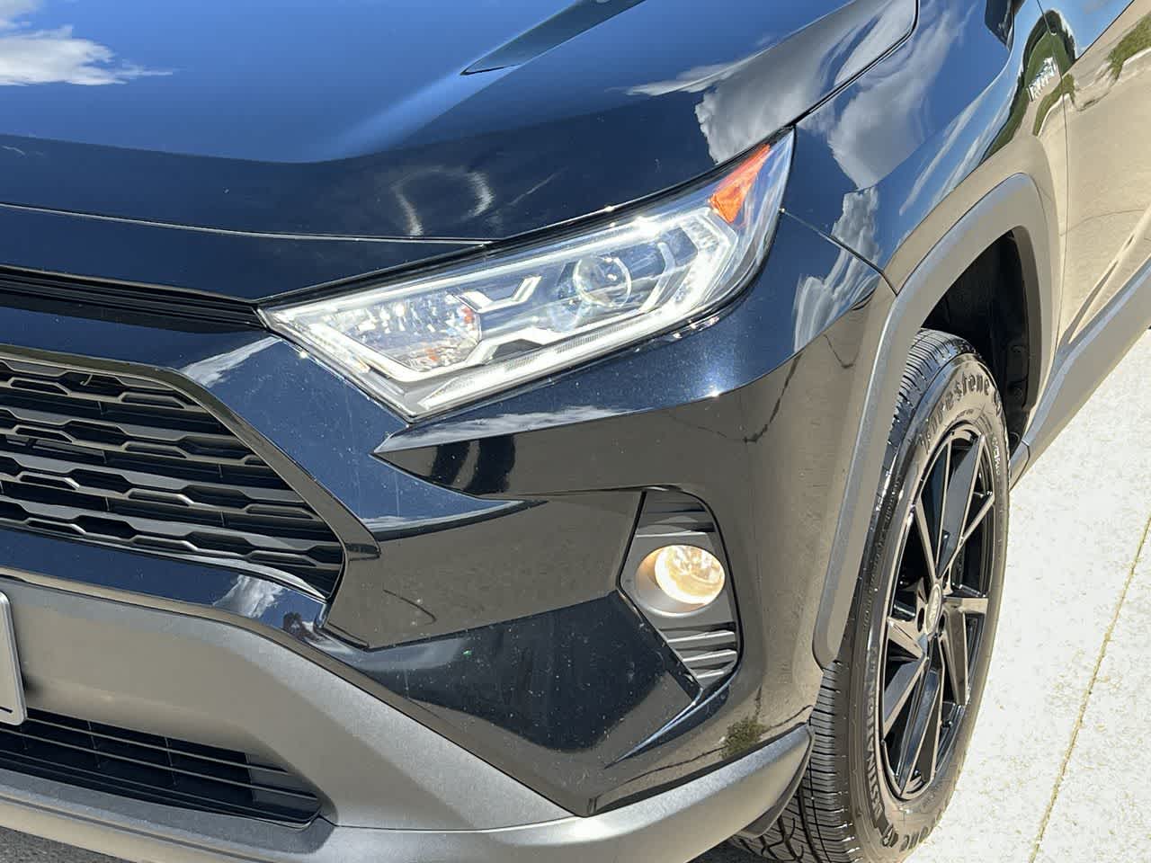 2020 Toyota RAV4 Hybrid XLE 10