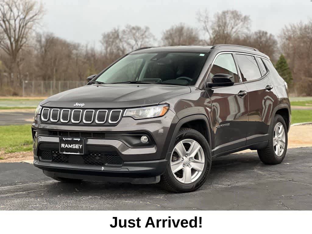 Gray (Granite Crystal Metallic Clearcoat) 2022 Jeep Compass Latitude FWD SUV / Crossover Front-Wheel Drive 6-Speed Automatic