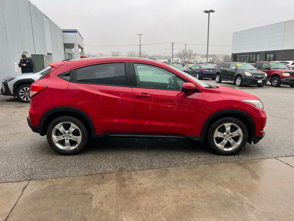 View vehicle photo 7