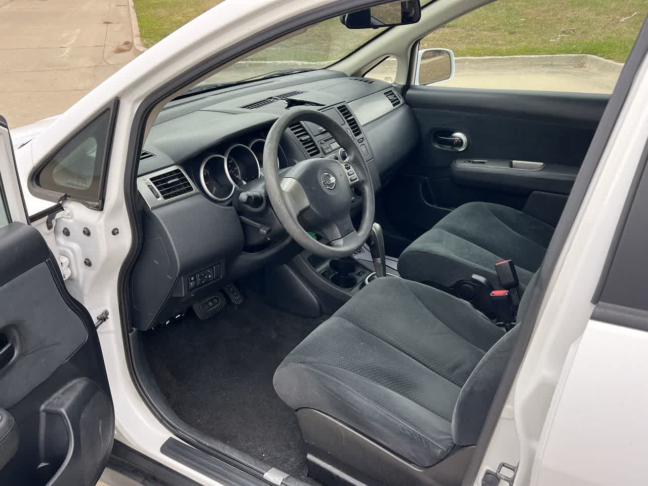 2011 Nissan Versa 1.8 S 2