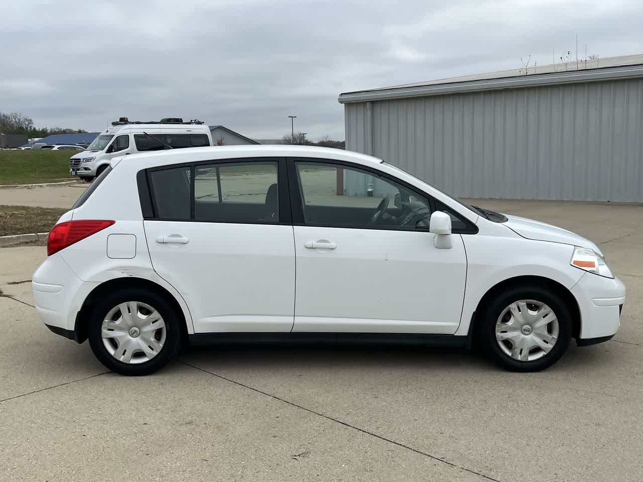 2011 Nissan Versa 1.8 S 7