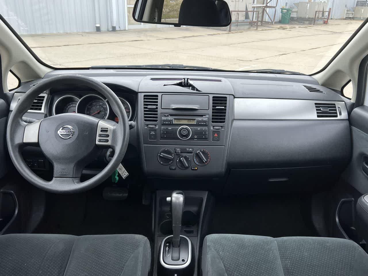 2011 Nissan Versa 1.8 S 14