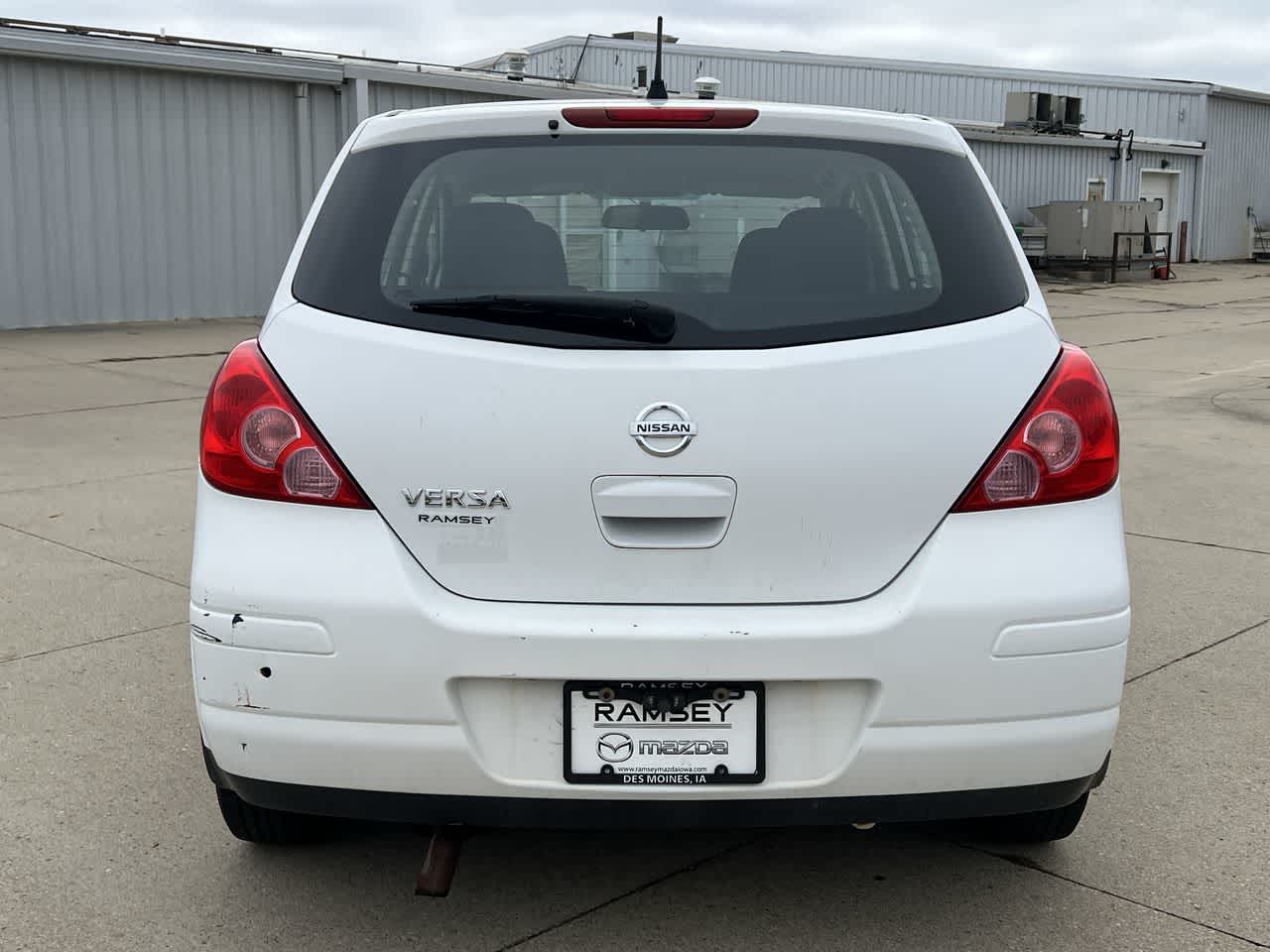 2011 Nissan Versa 1.8 S 5