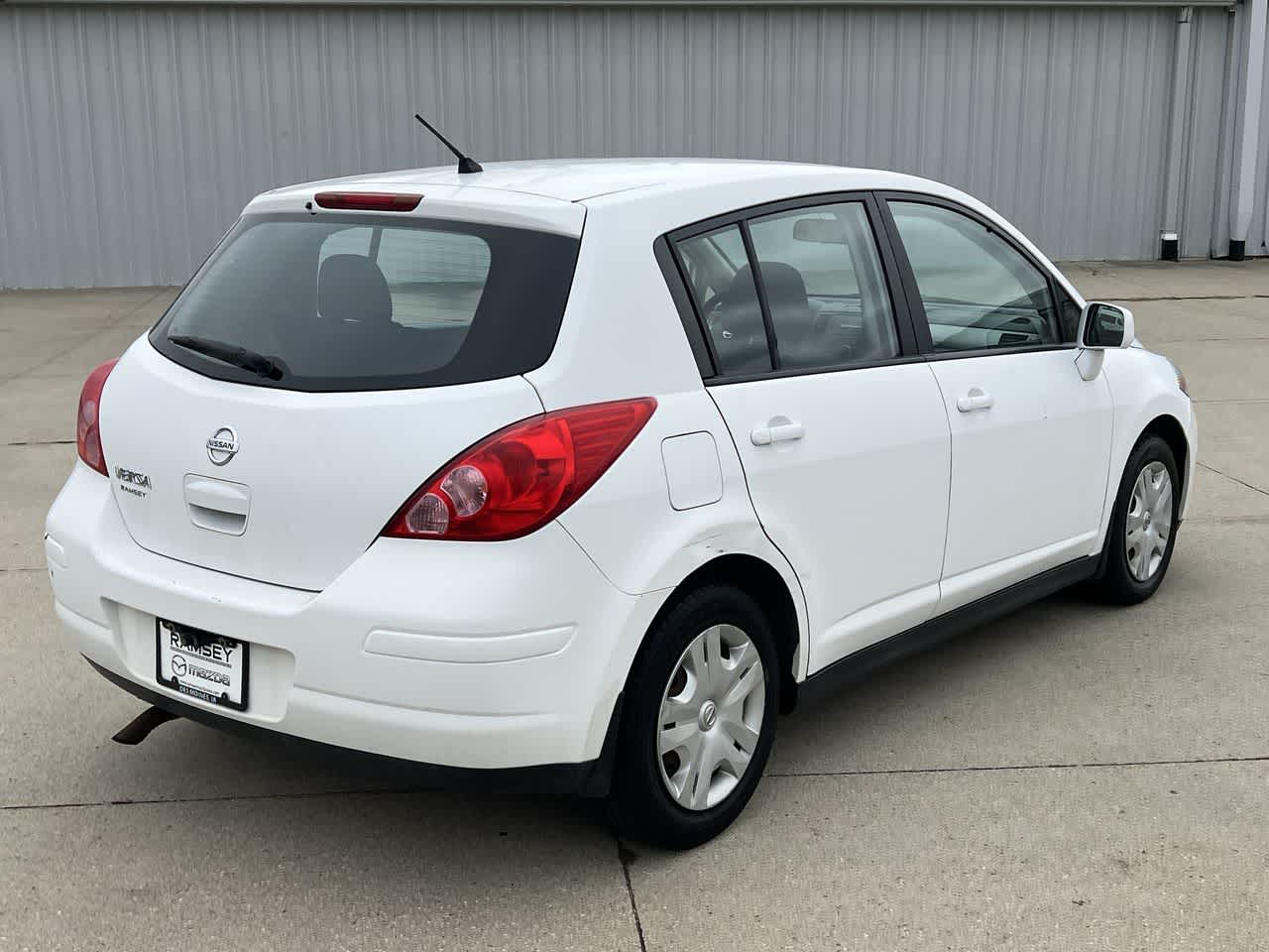 2011 Nissan Versa 1.8 S 6