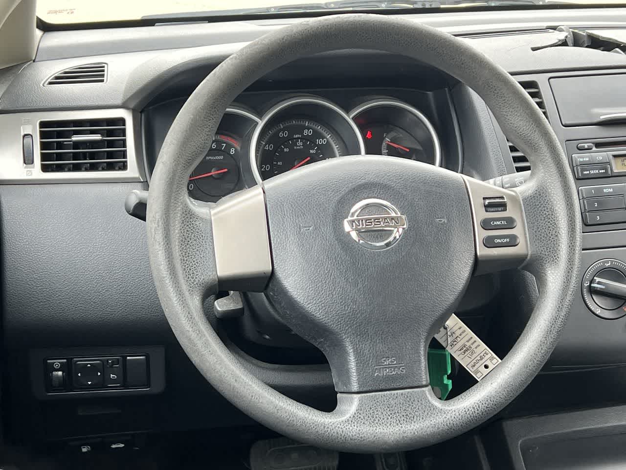 2011 Nissan Versa 1.8 S 21