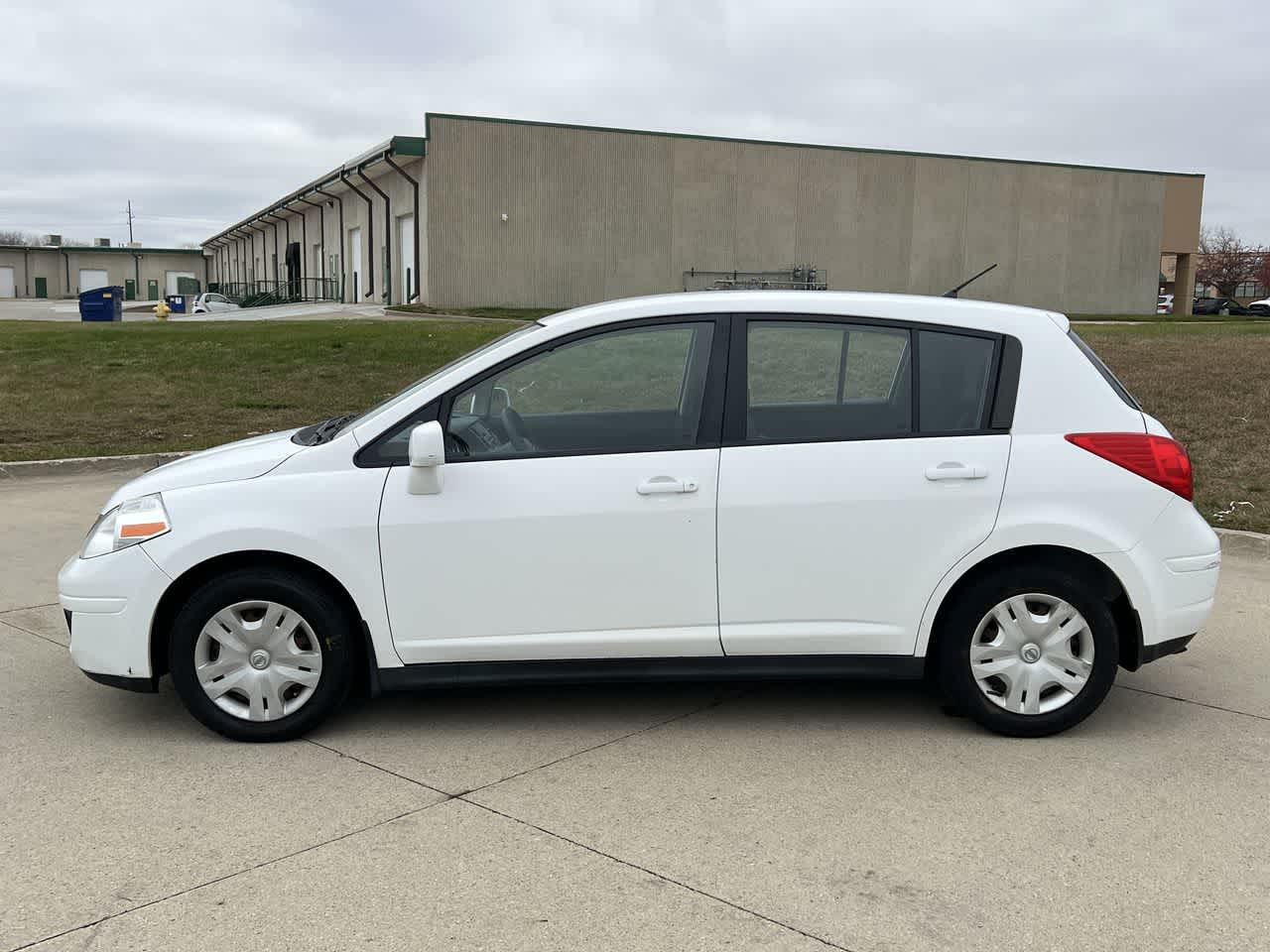 2011 Nissan Versa 1.8 S 3