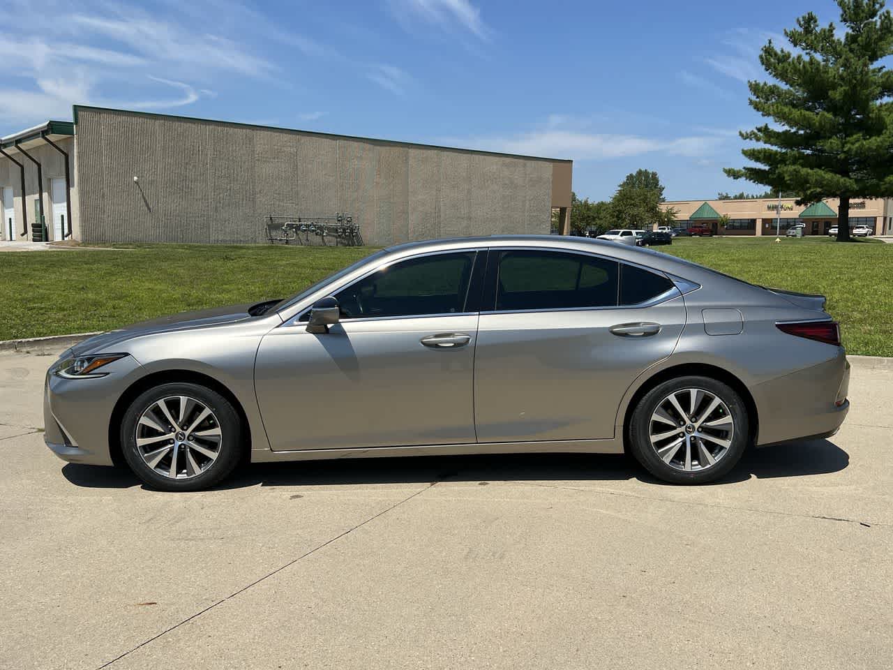 2019 Lexus ES  3