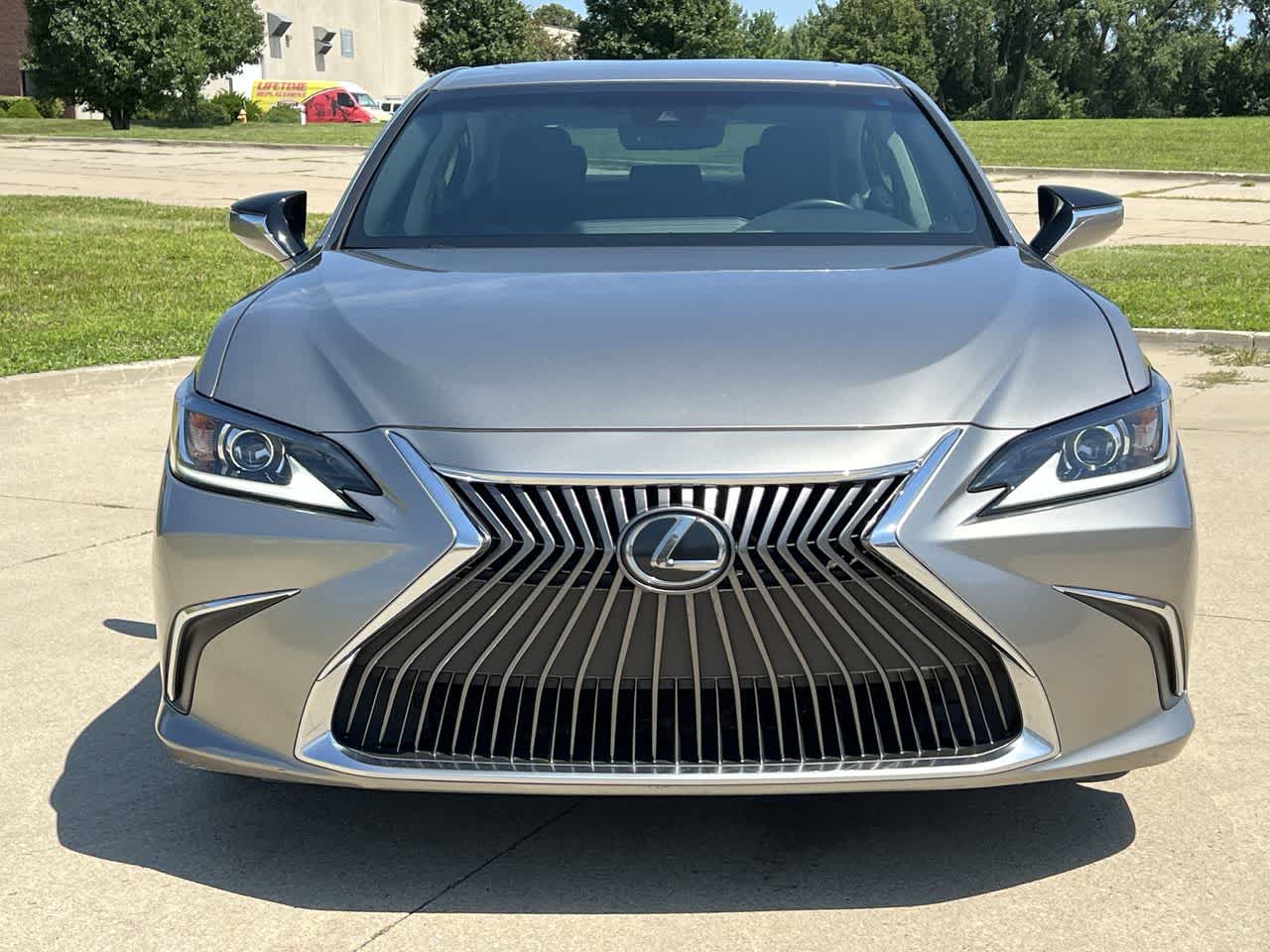 2019 Lexus ES  9