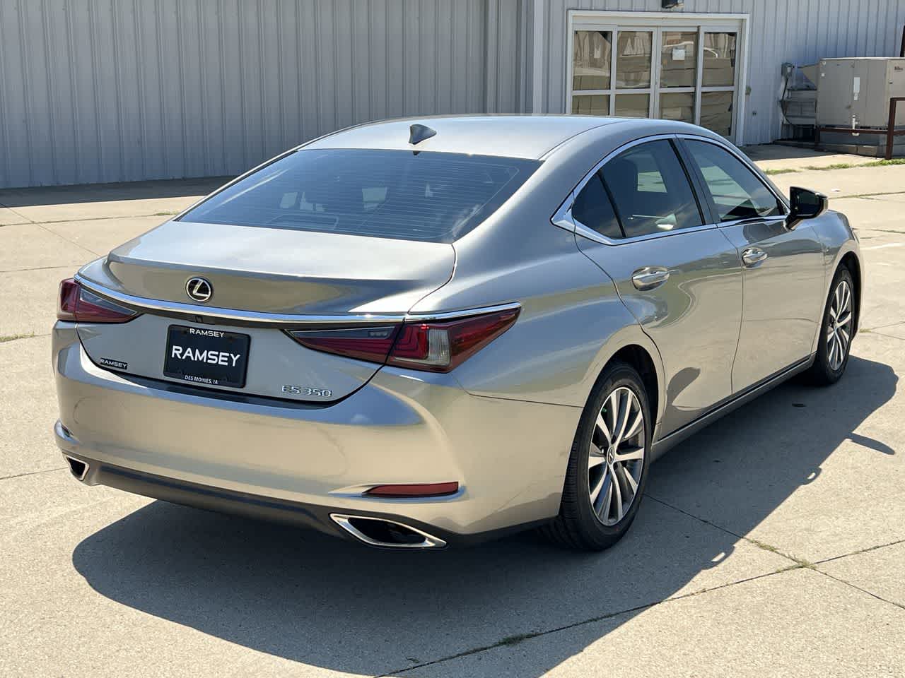 2019 Lexus ES  6