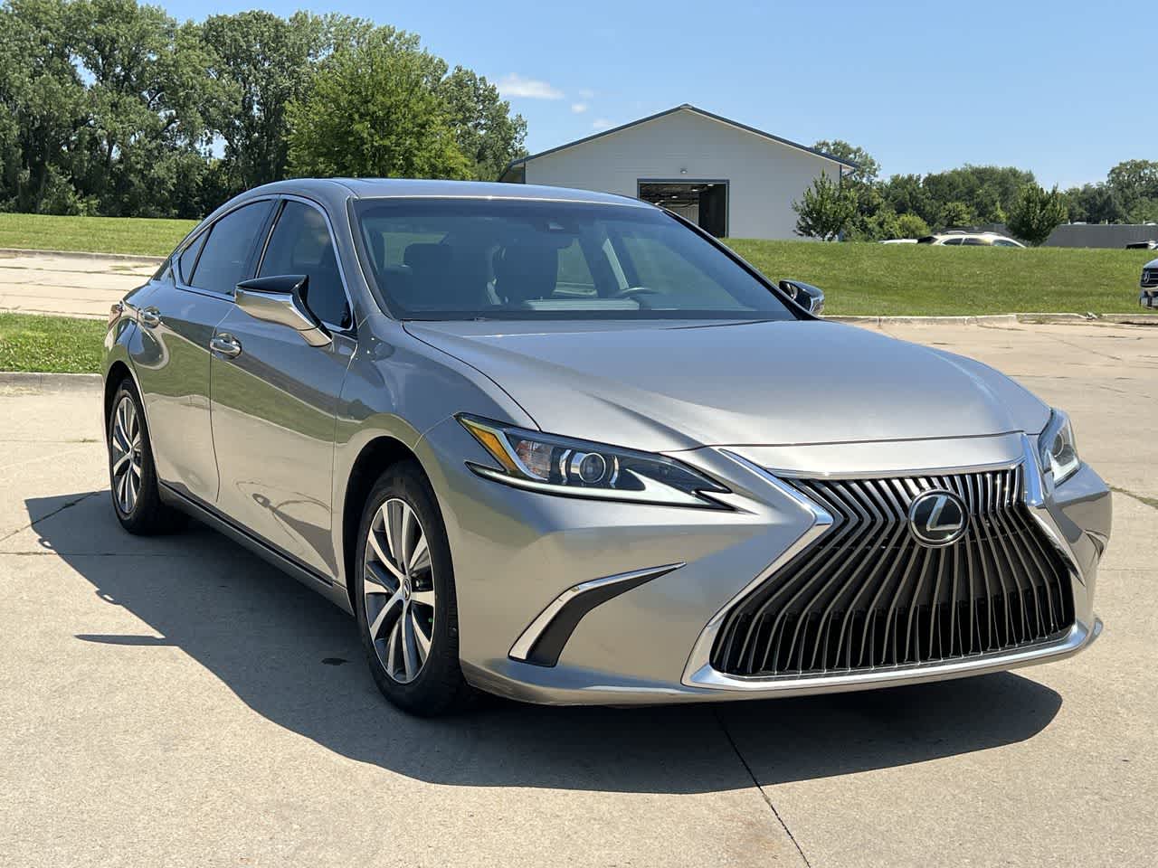 2019 Lexus ES  8