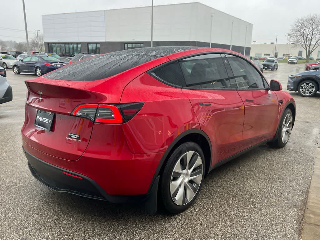 View vehicle photo 6