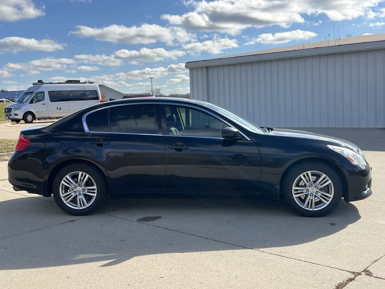 2013 INFINITI G37 x 7