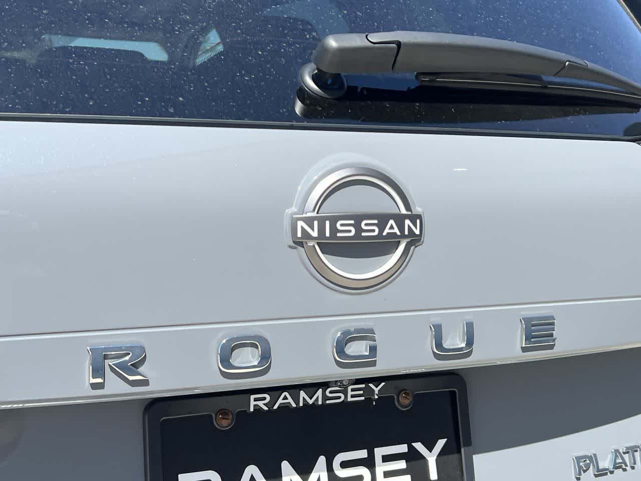 2022 Nissan Rogue Platinum 11