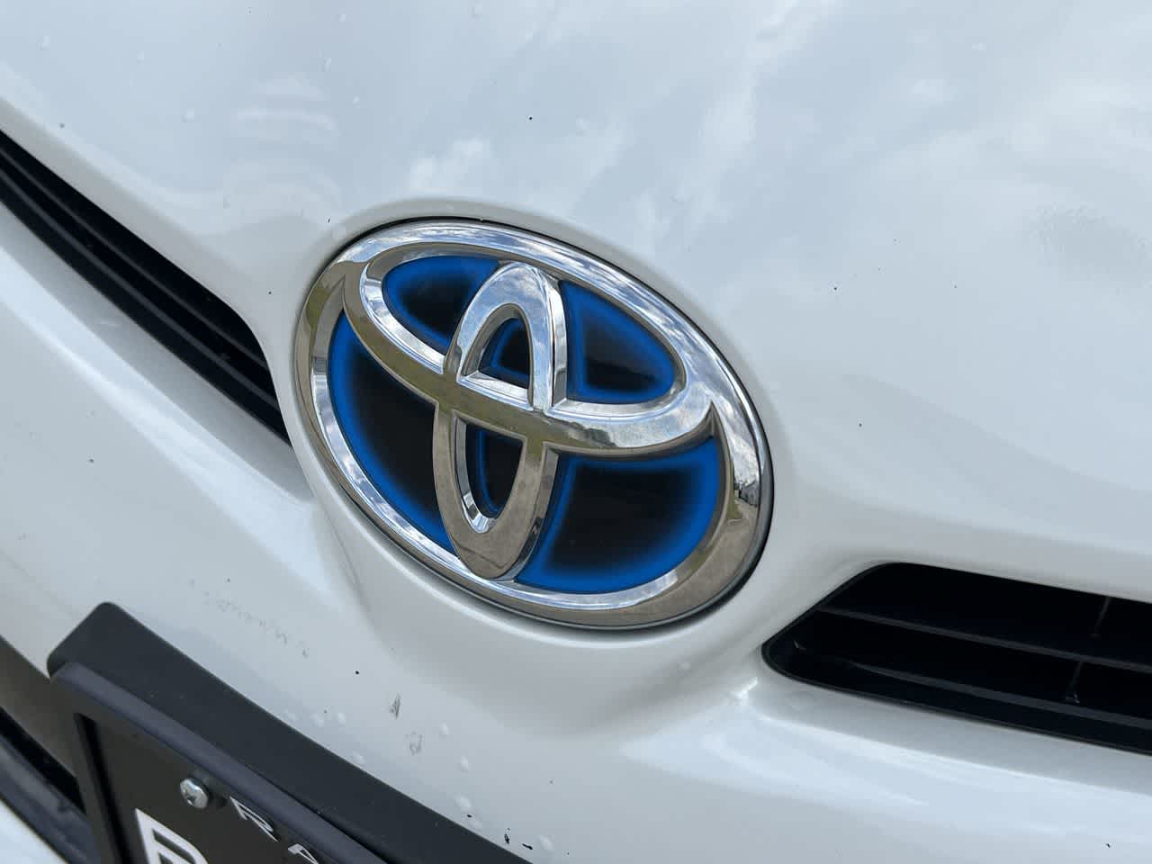 2013 Toyota Prius Two 10