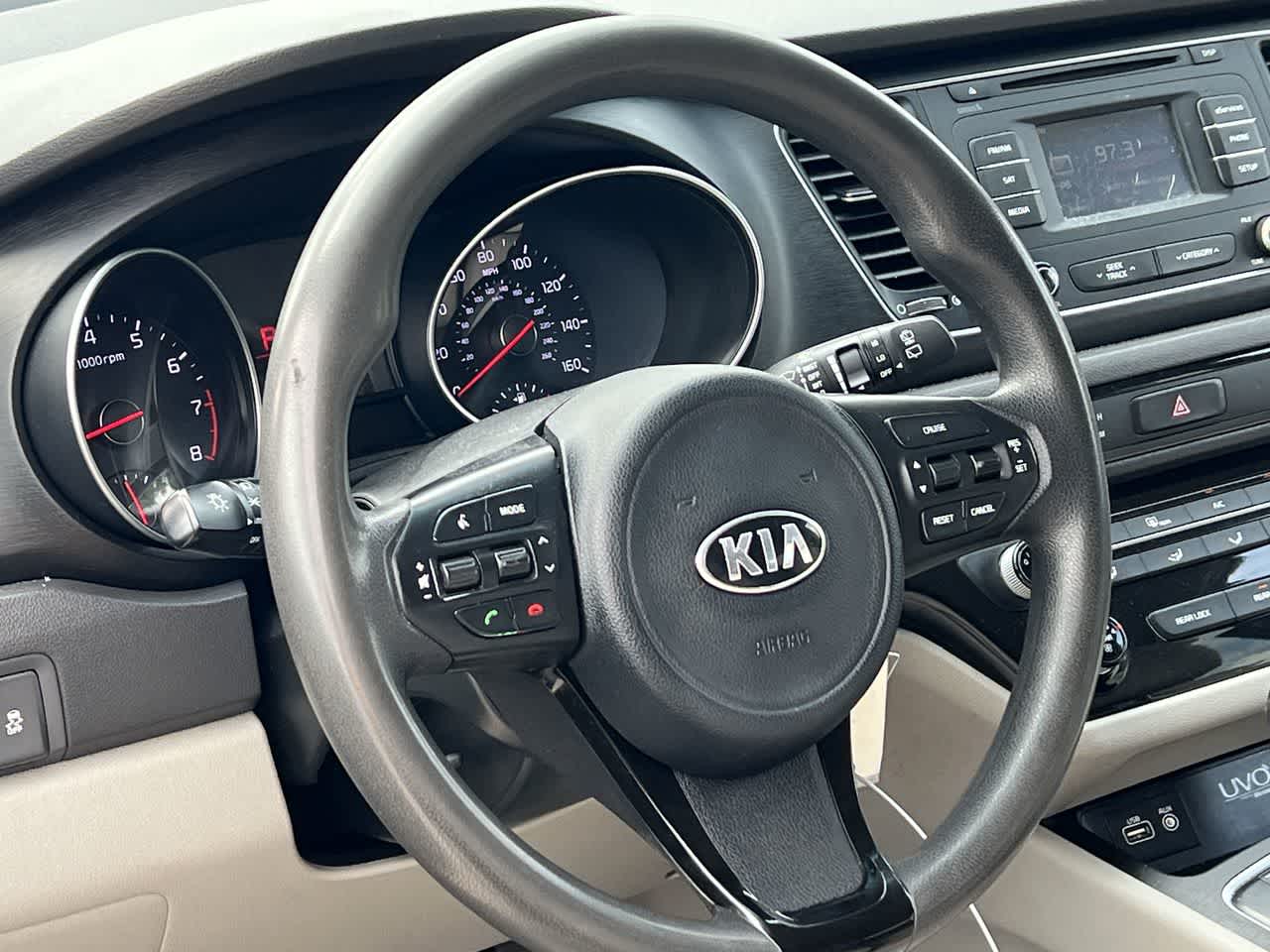 2015 Kia Sedona LX 23