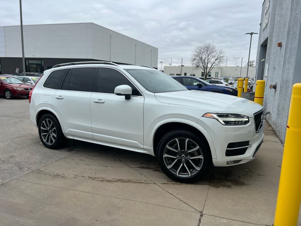 White 2019 Volvo XC90 T5 Momentum FWD SUV / Crossover Front-Wheel Drive 8-Speed Automatic