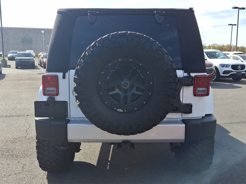 2014 Jeep Wrangler Unlimited Sahara 22