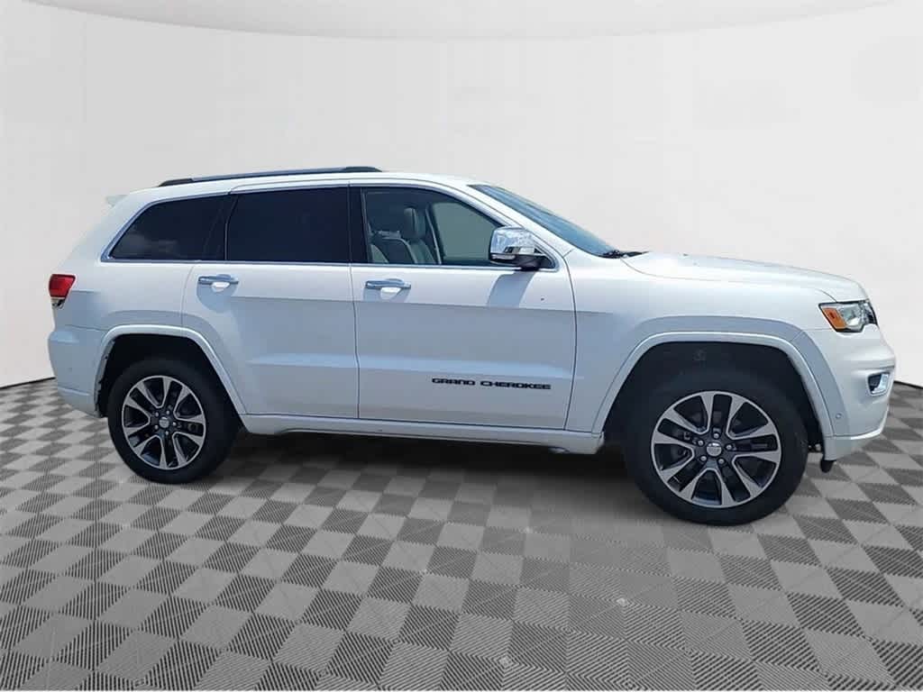 2017 Jeep Grand Cherokee Overland 9