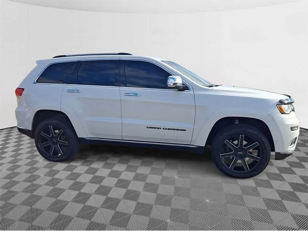 2017 Jeep Grand Cherokee Summit 9