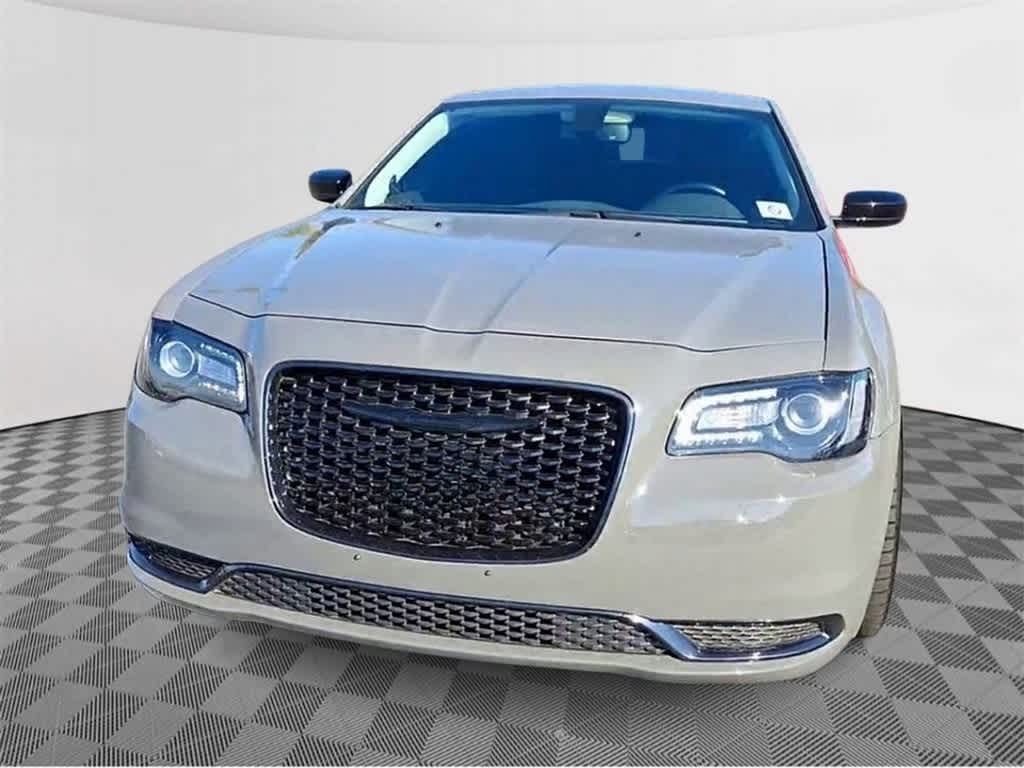 2019 Chrysler 300 Touring 3