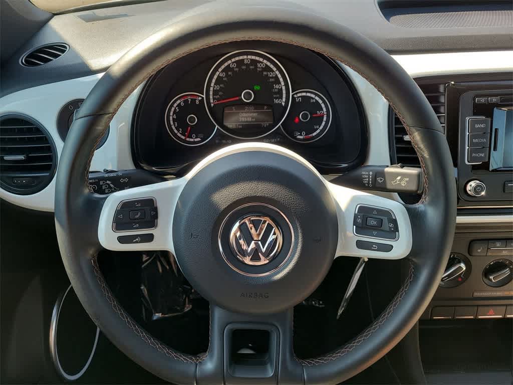 2015 Volkswagen Beetle 1.8T Classic 16