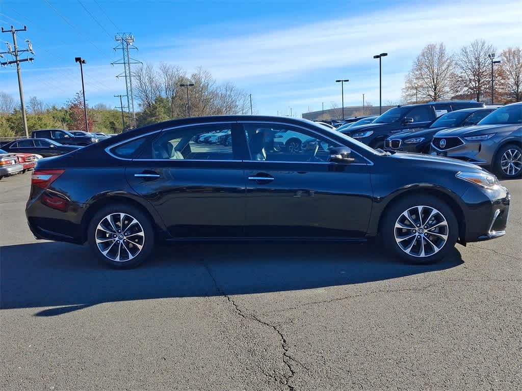 2016 Toyota Avalon XLE 24