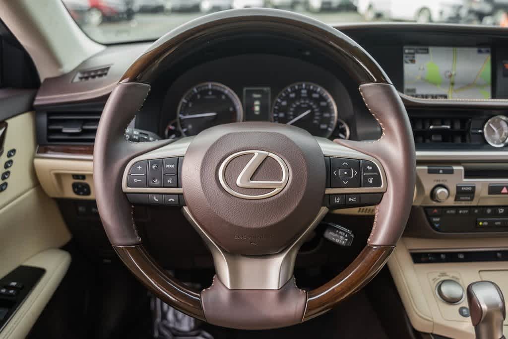 2016 Lexus ES 350  29