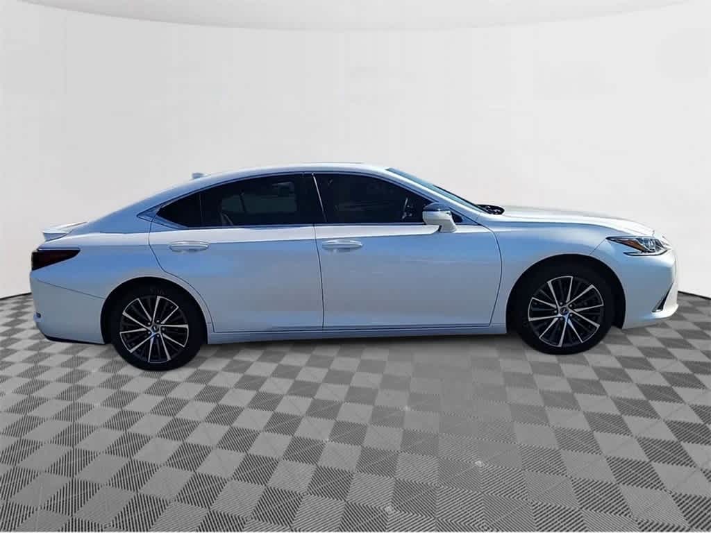 2022 Lexus ES  7