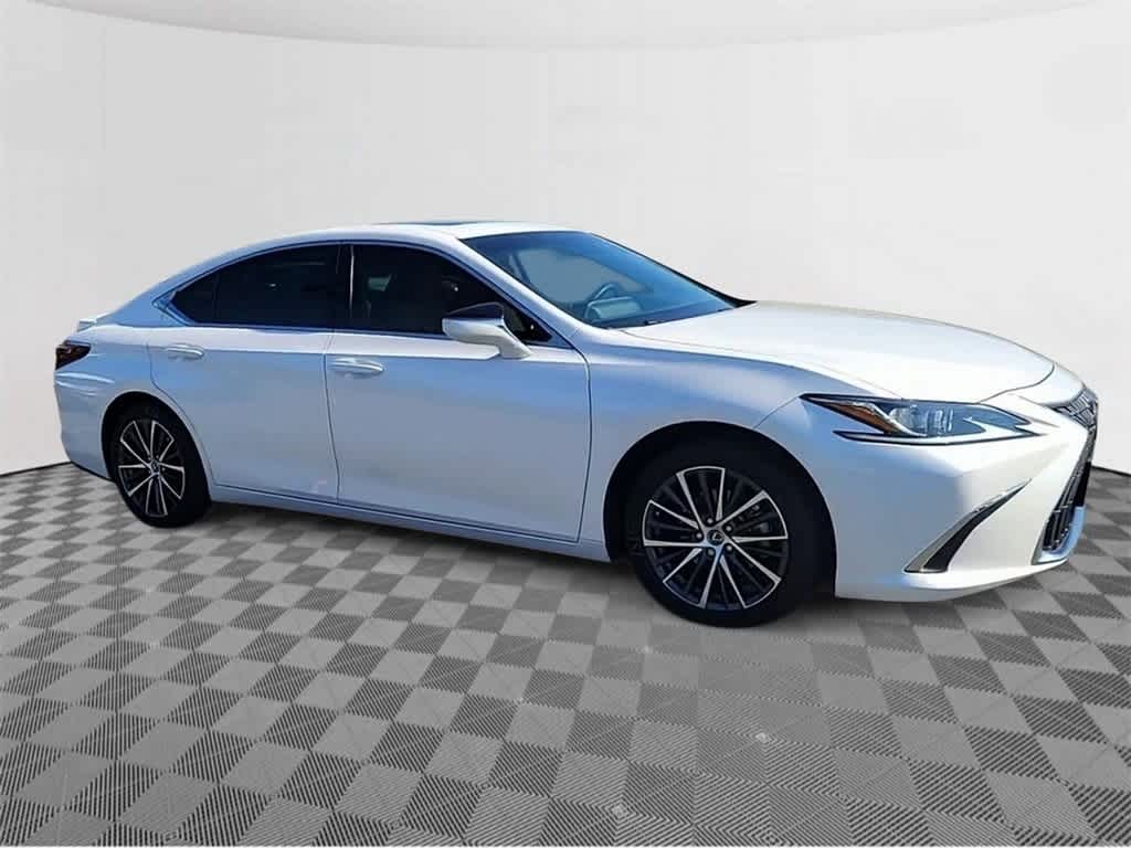 2022 Lexus ES  8