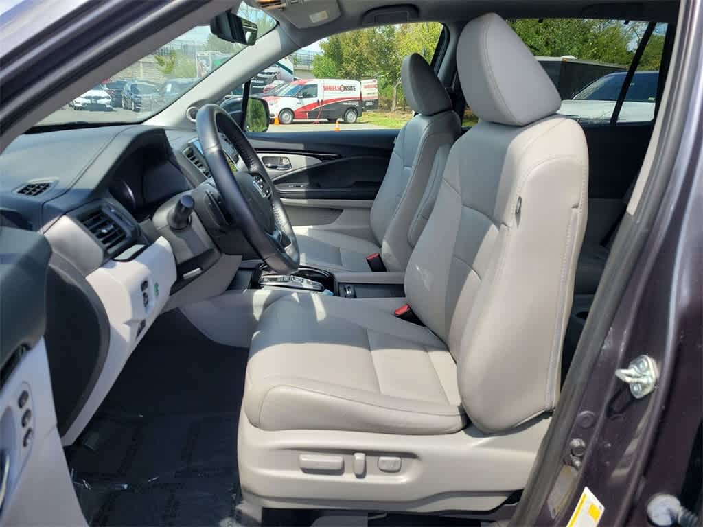 2019 Honda Pilot Touring 7-Passenger 11