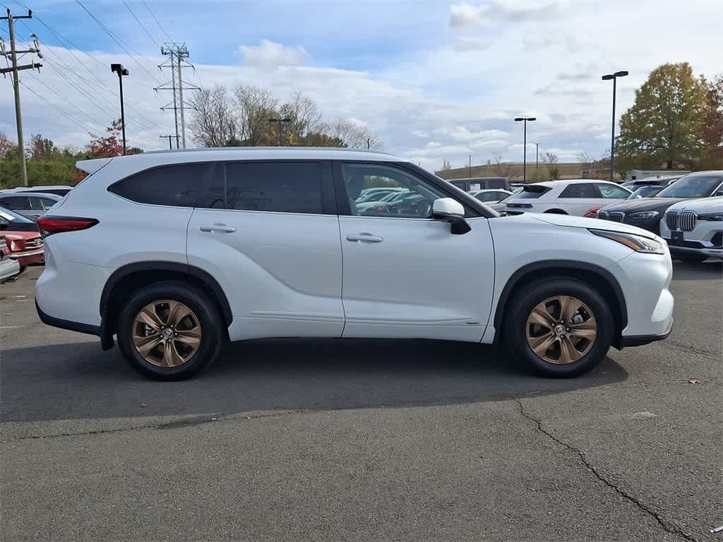 2023 Toyota Highlander Hybrid Bronze Edition 24