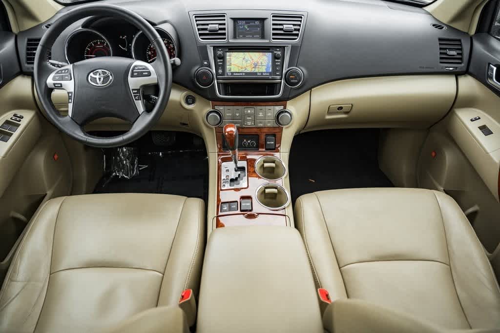 2013 Toyota Highlander Limited 23