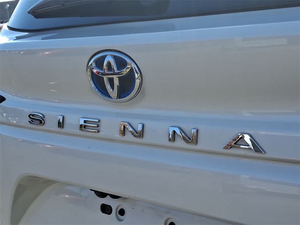 2021 Toyota Sienna Platinum 24