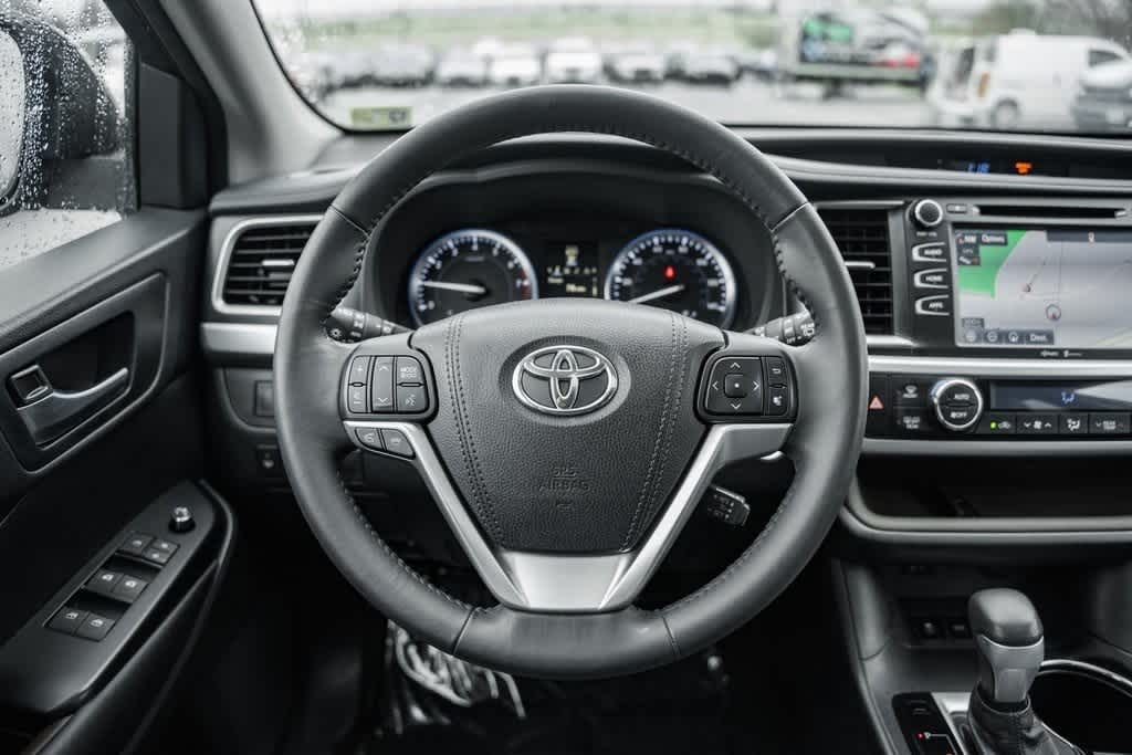 2015 Toyota Highlander XLE 30