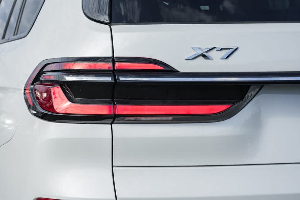 2023 BMW X7 xDrive40i 6