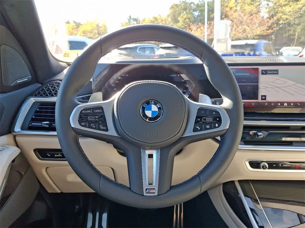 2025 BMW X7 M60i 10