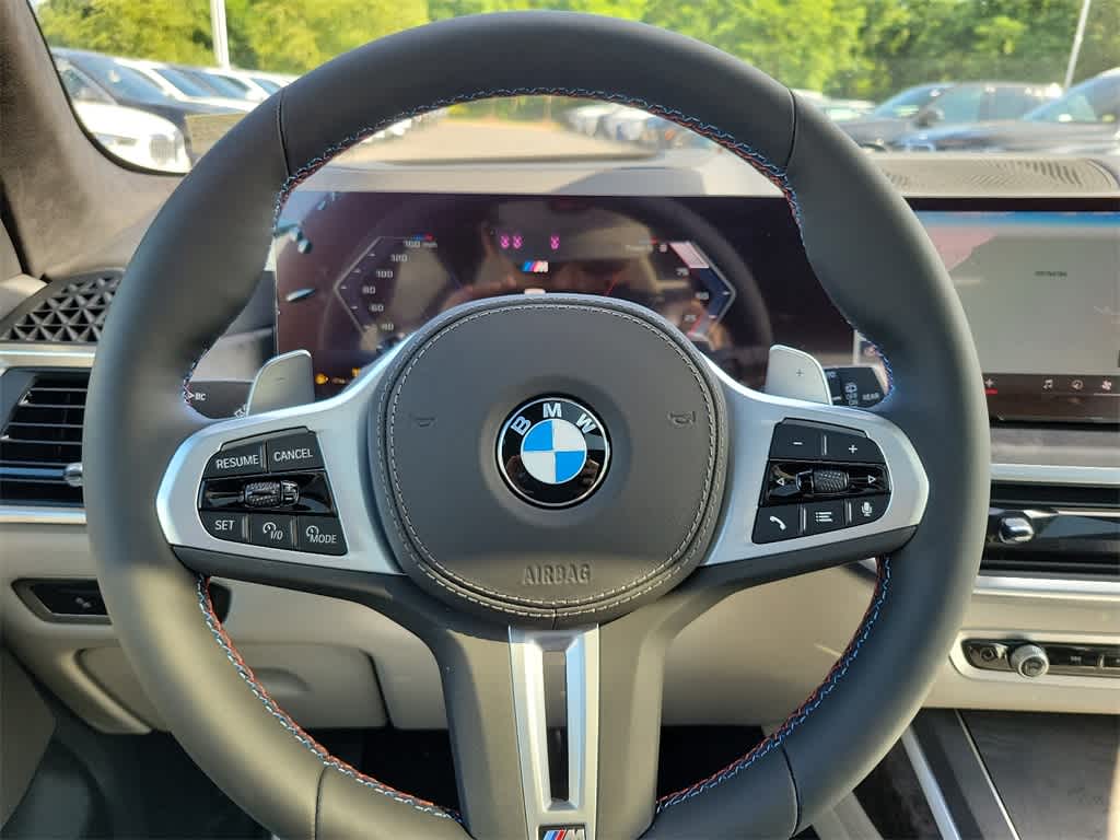 2025 BMW X7 M60i 9