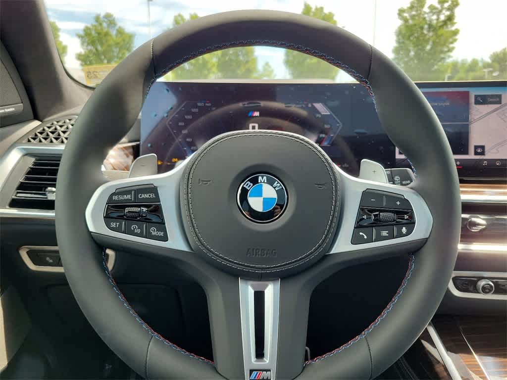 2025 BMW X7 M60i 8