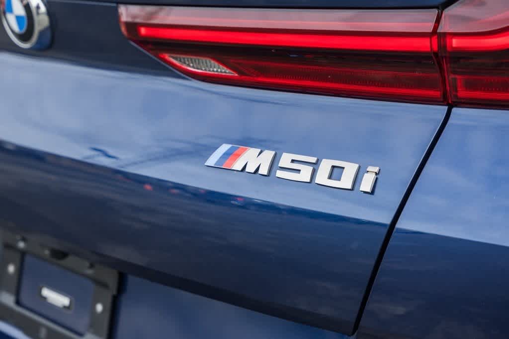 2022 BMW X6 M50i 8