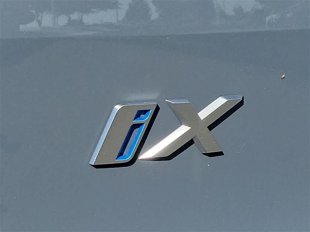 2025 BMW iX xDrive50 11