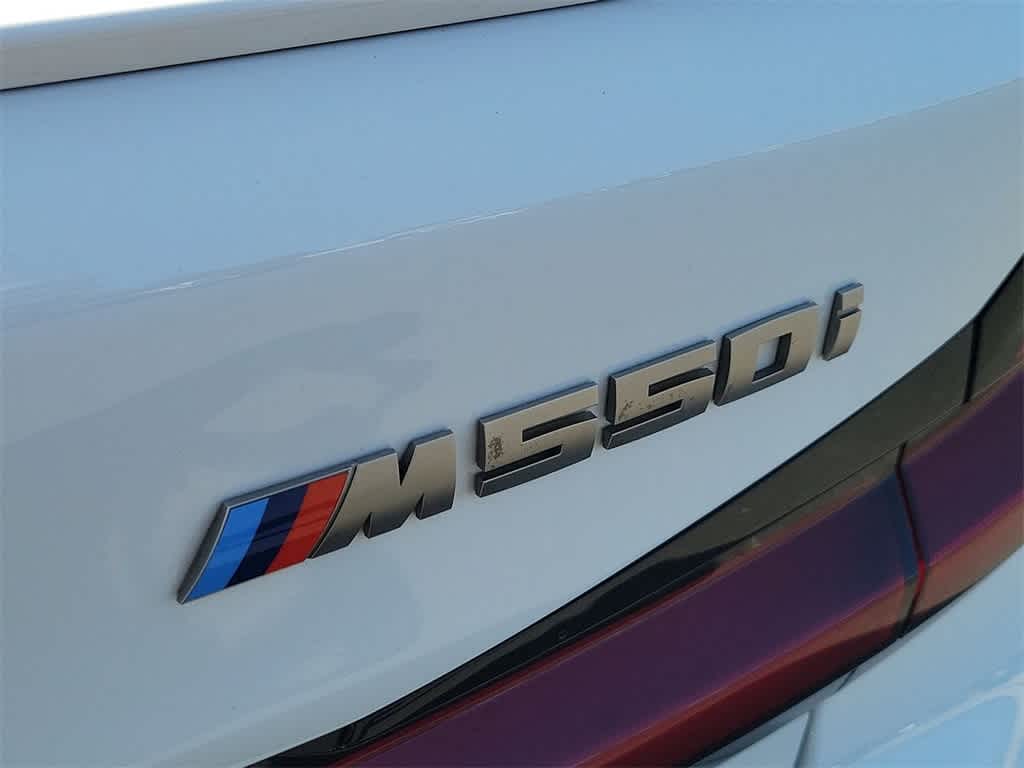 2022 BMW 5 Series M550i xDrive 23