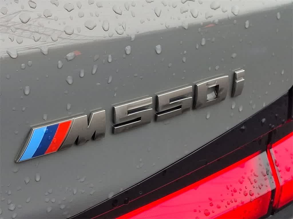 2022 BMW 5 Series M550i xDrive 23